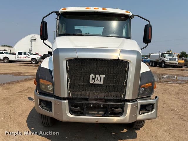 Image of Caterpillar CT660 equipment image 1