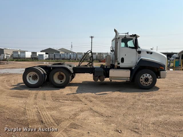 Image of Caterpillar CT660 equipment image 3