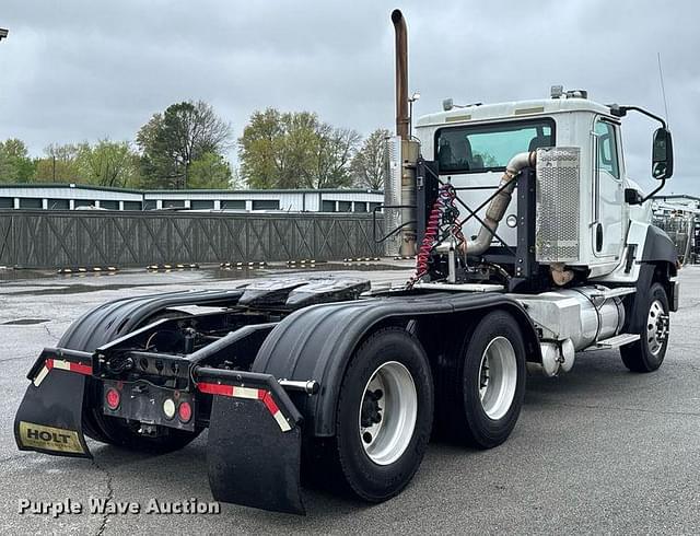 Image of Caterpillar CT660 equipment image 4