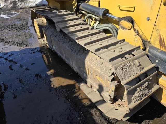 Image of Caterpillar D3K2 equipment image 4