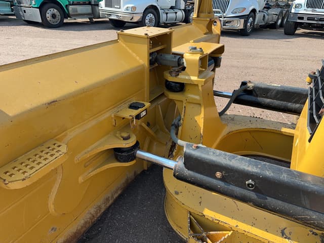 Image of Caterpillar D6N XL equipment image 4