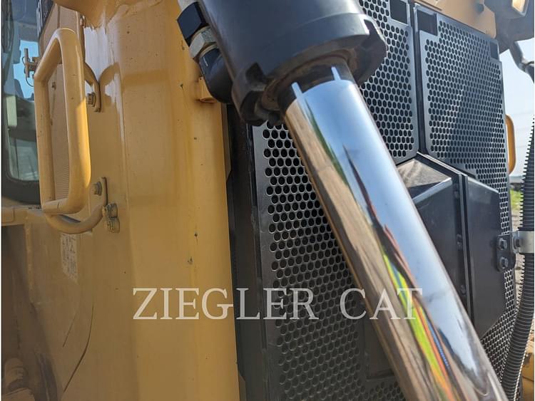 2015 Caterpillar D6T LGP Equipment Image0