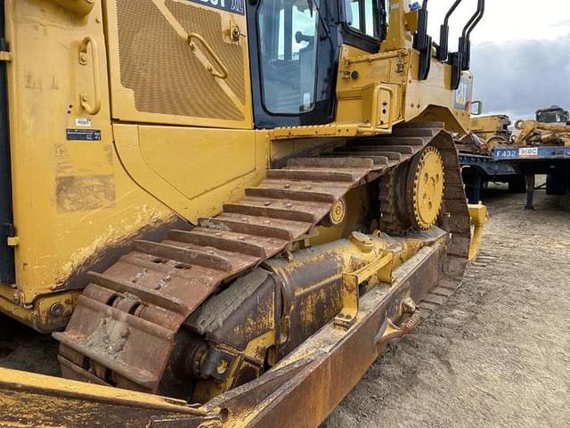 Image of Caterpillar D6T XL equipment image 3