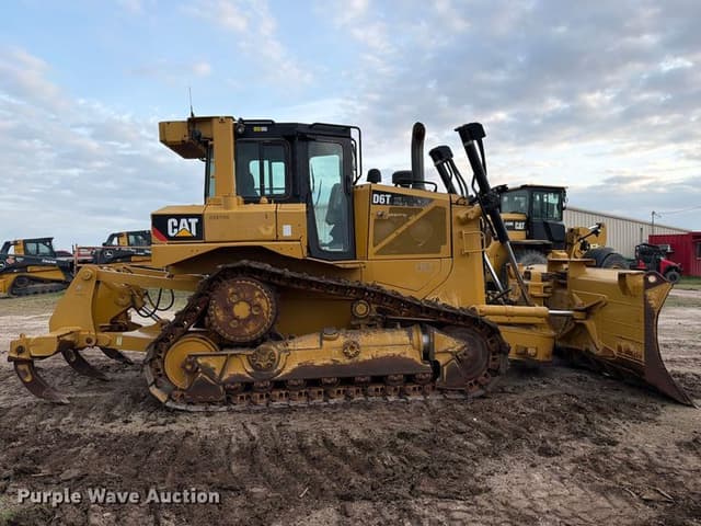 Image of Caterpillar D6T XL equipment image 3