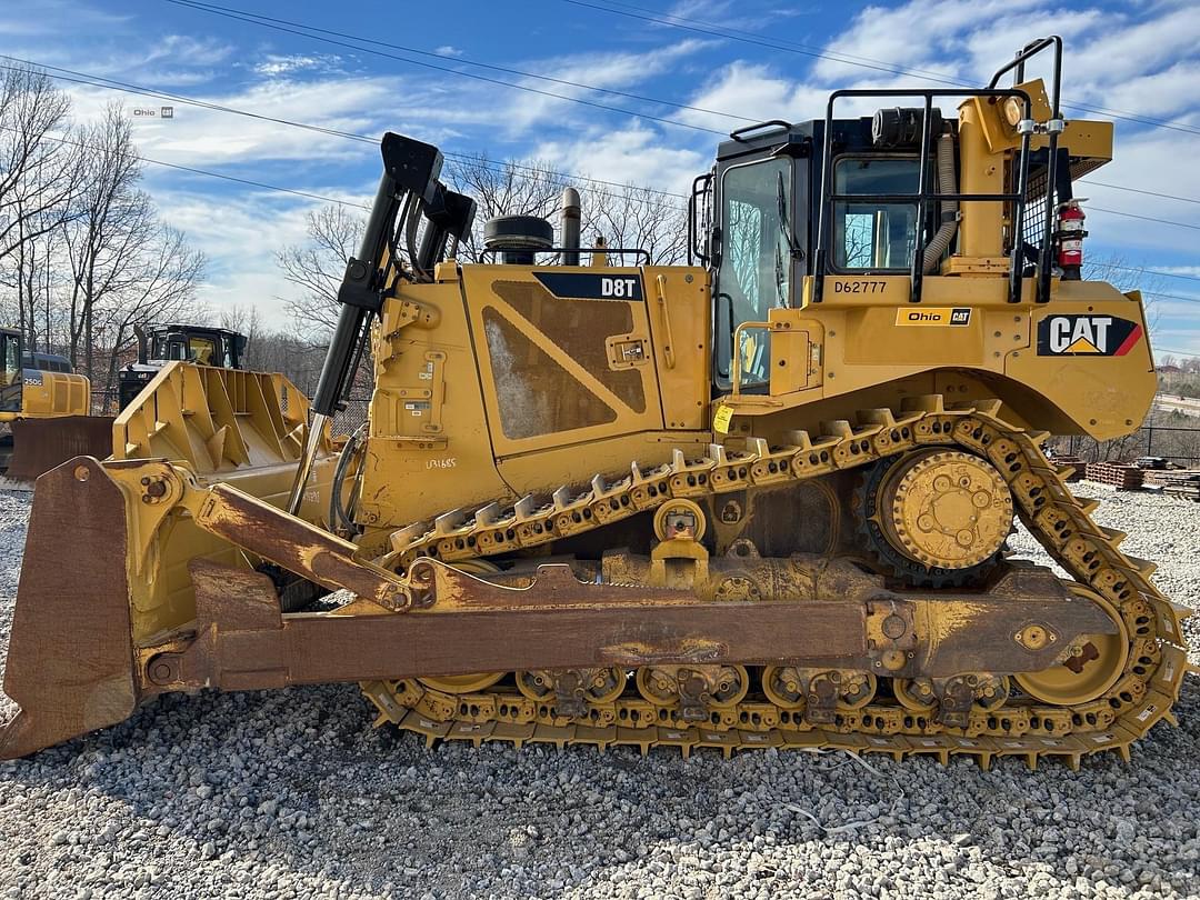 Image of Caterpillar D8T Primary image