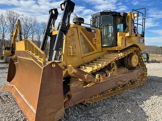 Image of Caterpillar D8T equipment image 1