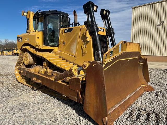 Image of Caterpillar D8T equipment image 2