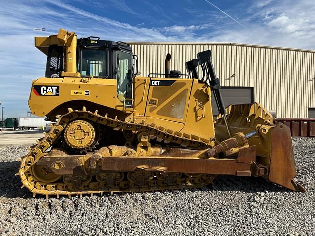 Image of Caterpillar D8T equipment image 3