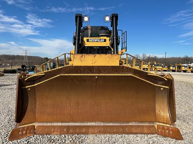 Image of Caterpillar D8T equipment image 4