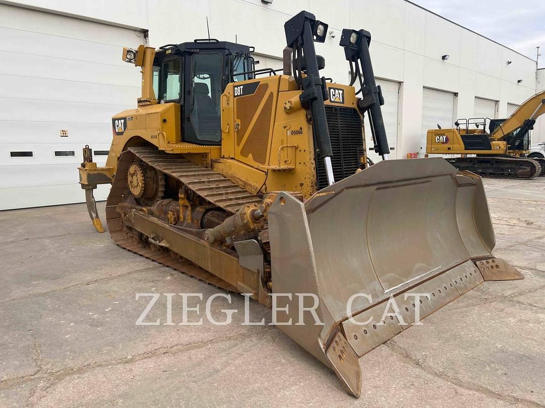 Image of Caterpillar D8T Primary image
