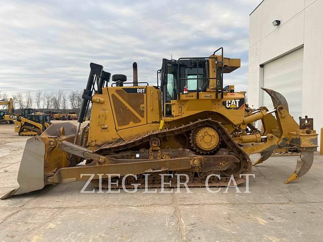 Image of Caterpillar D8T equipment image 3