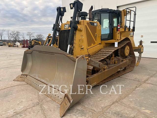 Image of Caterpillar D8T equipment image 2