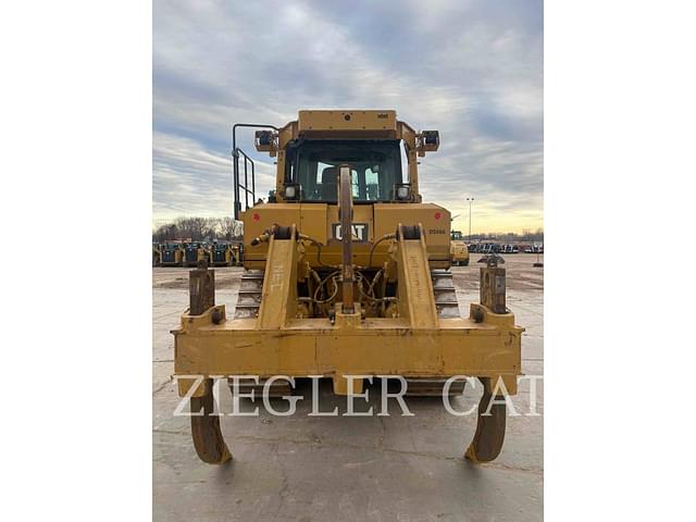 Image of Caterpillar D8T equipment image 3