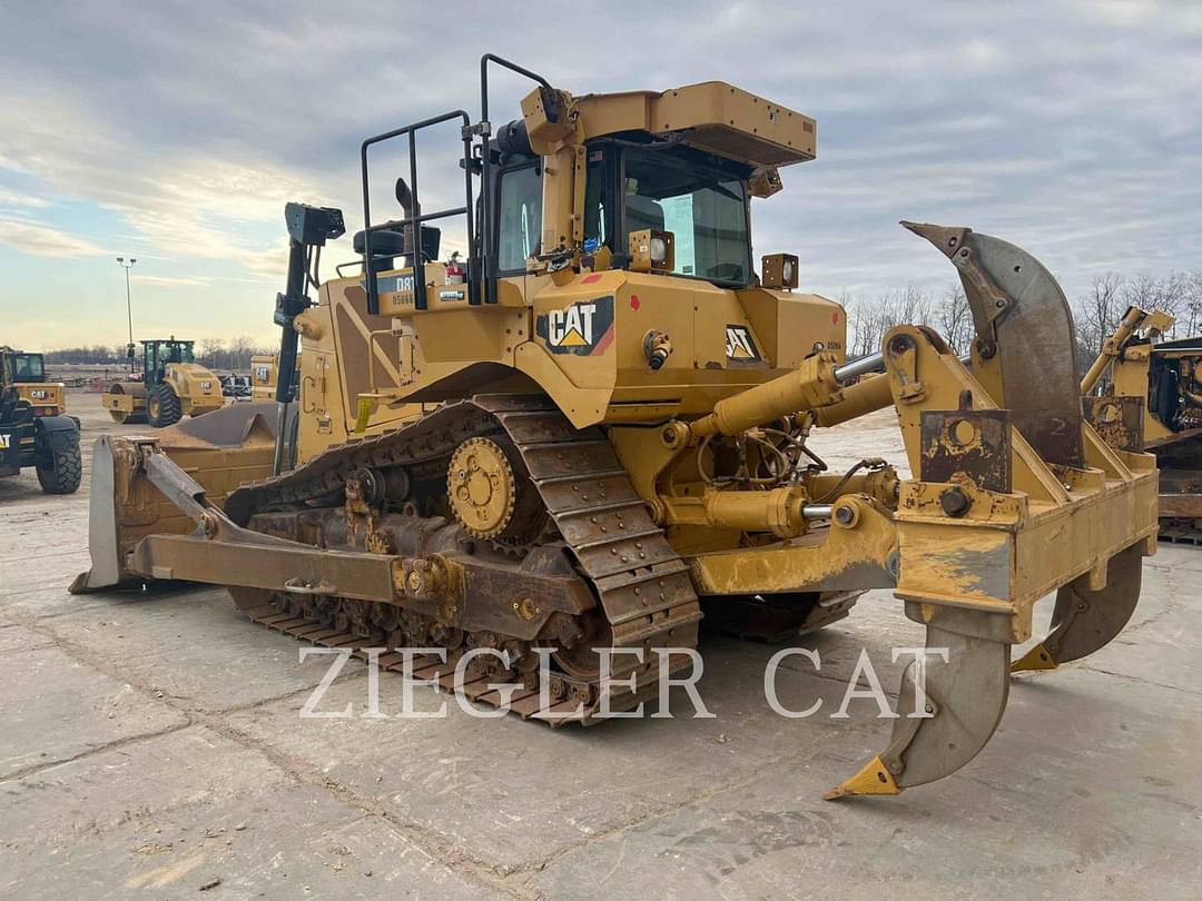 Image of Caterpillar D8T Primary image