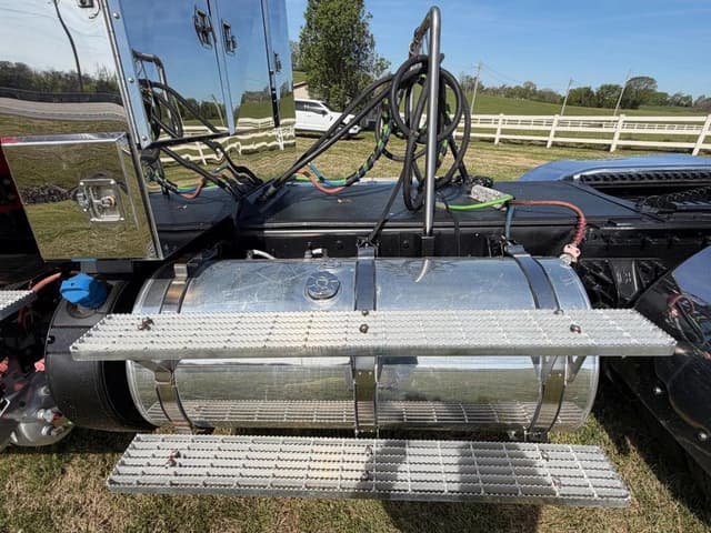 Image of Caterpillar CT660S equipment image 4