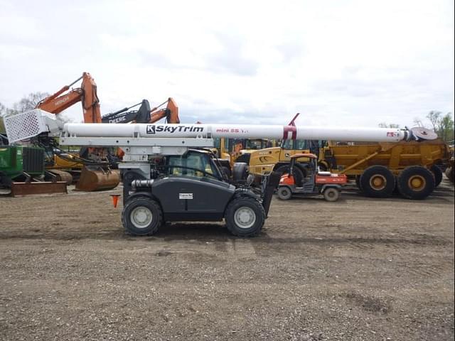 Image of Caterpillar TL1055C equipment image 2