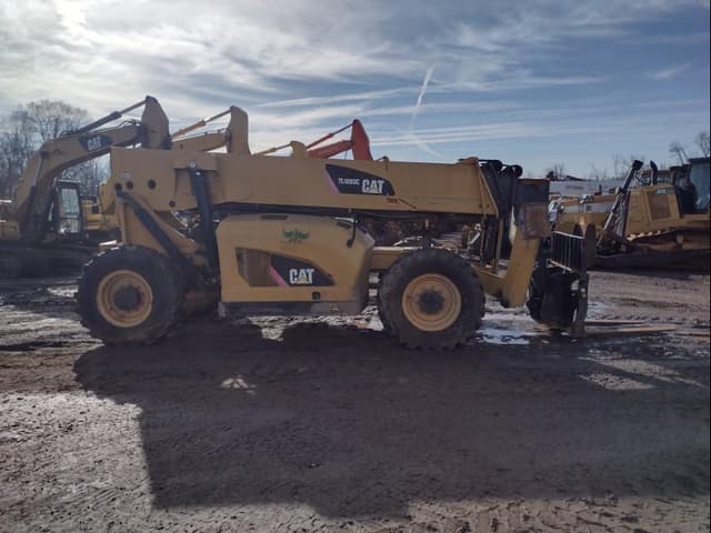 Image of Caterpillar TL1055C equipment image 2