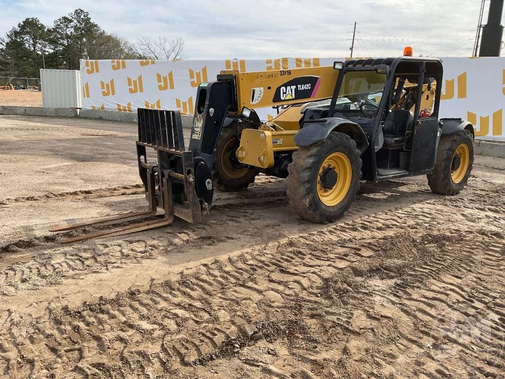 2015 Caterpillar TL642C Equipment Image0