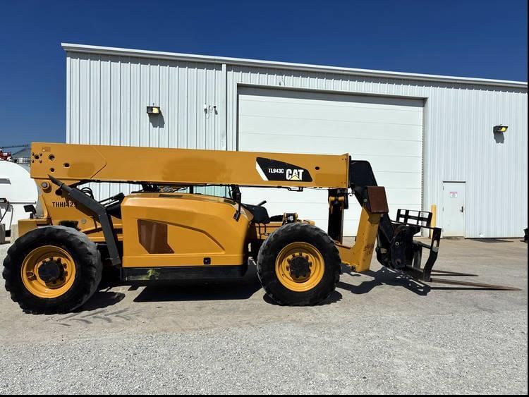 2015 Caterpillar TL943C Equipment Image0