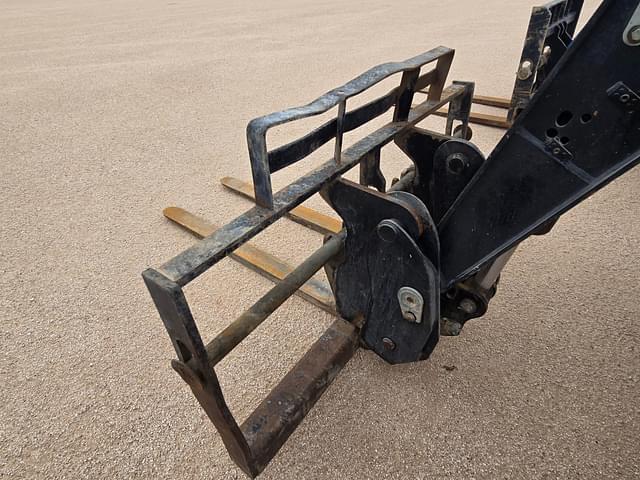 Image of Caterpillar TL943C equipment image 4