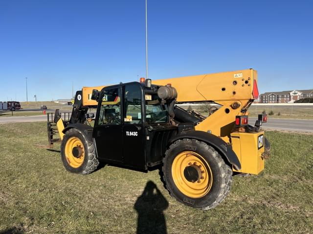 Image of Caterpillar TL943C equipment image 2