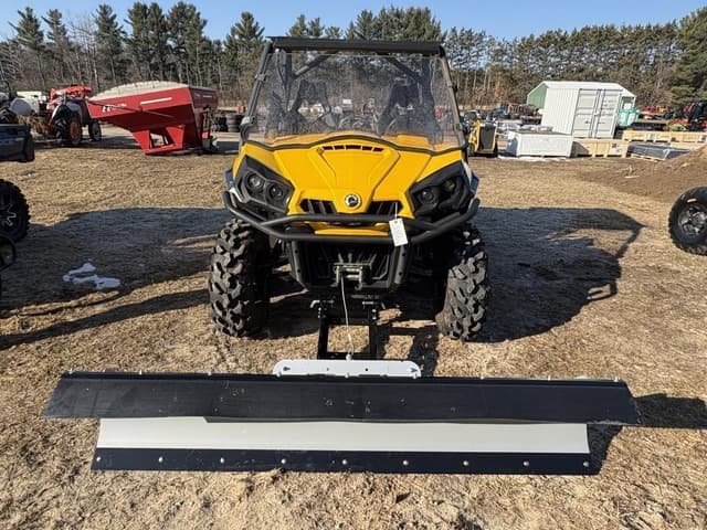 Image of Can-Am Commander XT  equipment image 1