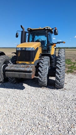 2015 Challenger MT685E Equipment Image0
