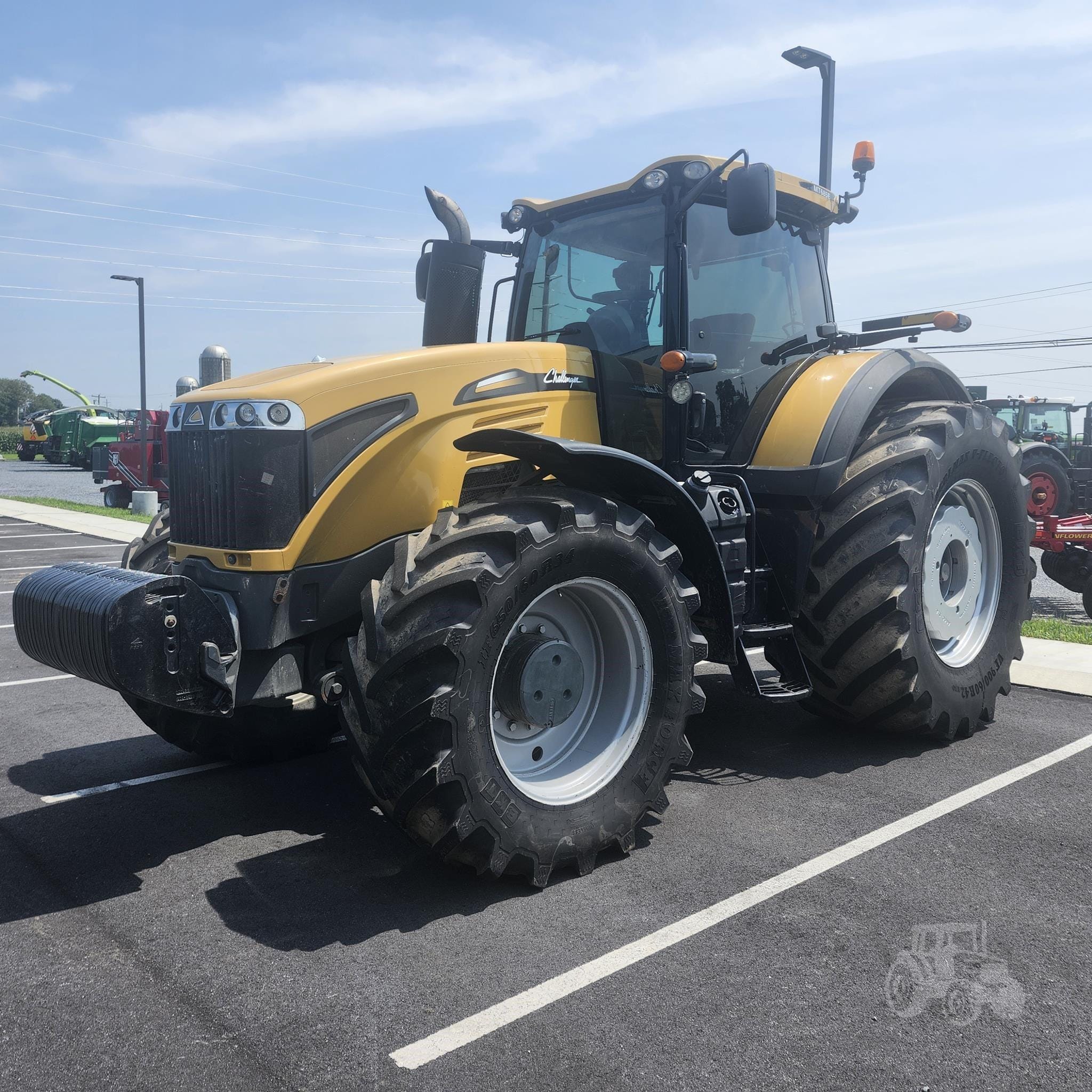 2015 Challenger MT685E Equipment Image0