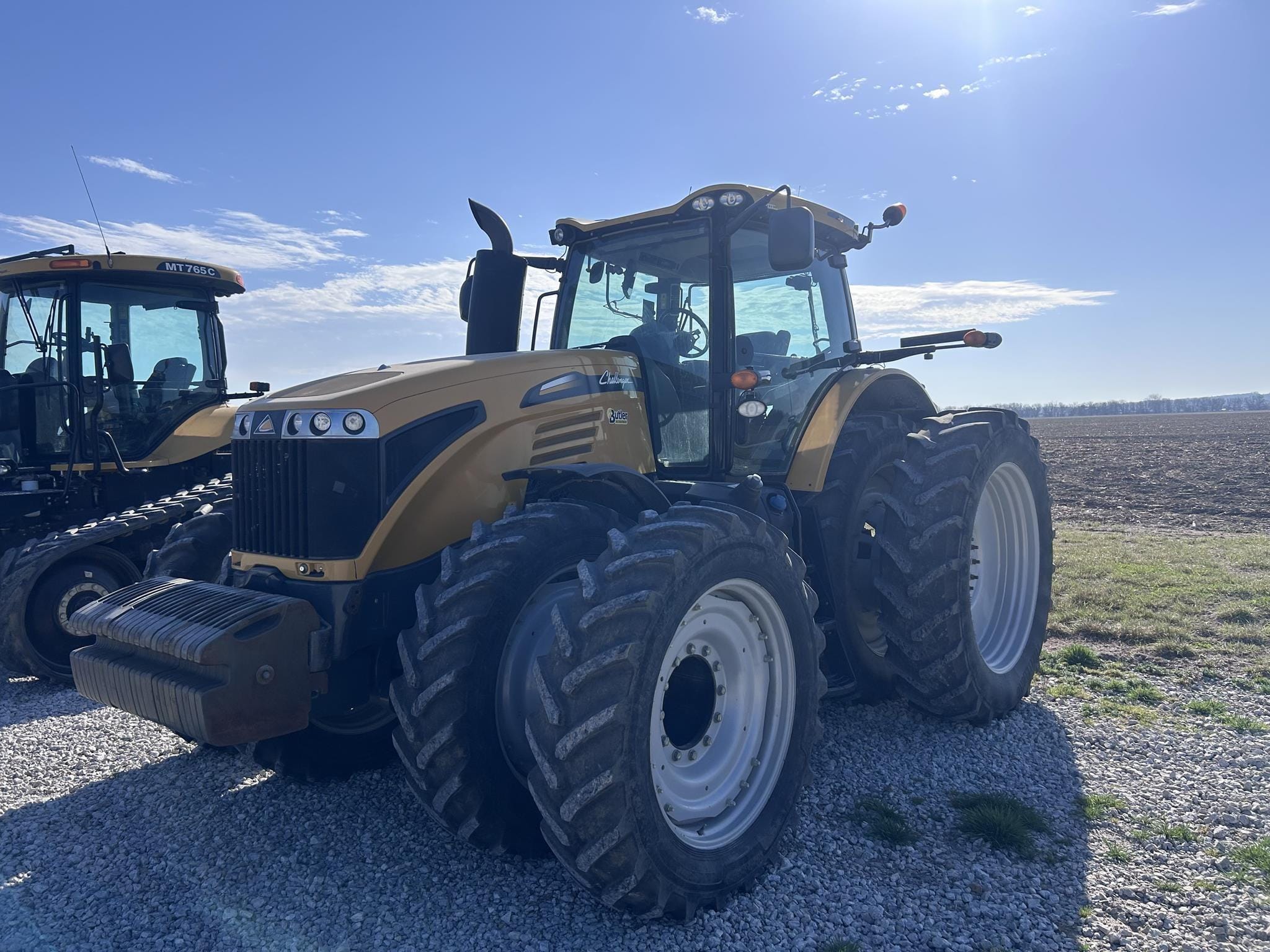2015 Challenger MT685E Equipment Image0