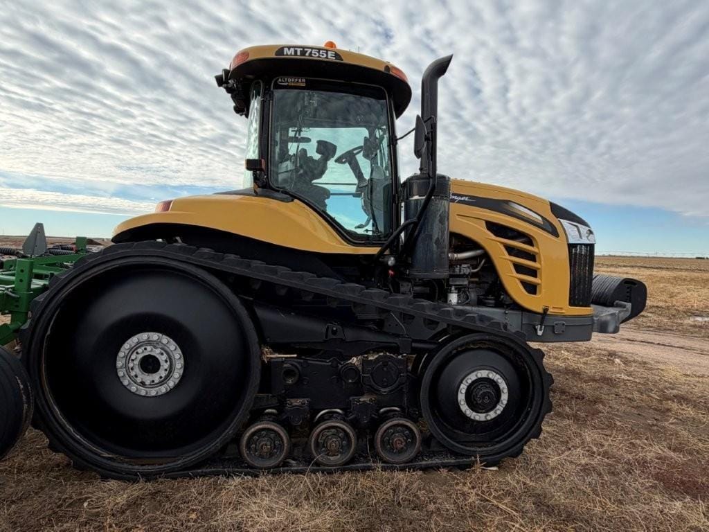 2015 Challenger MT755E Equipment Image0