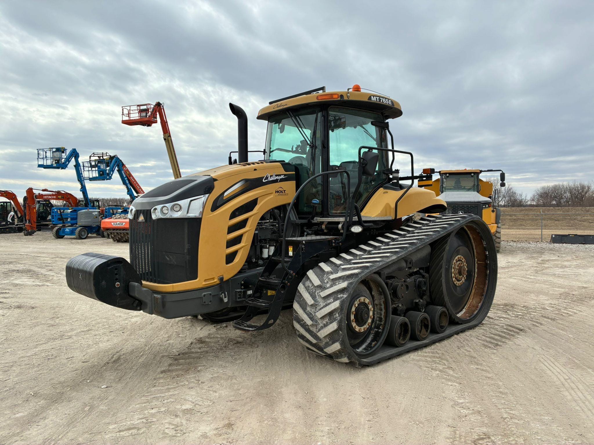 2015 Challenger MT765E Equipment Image0