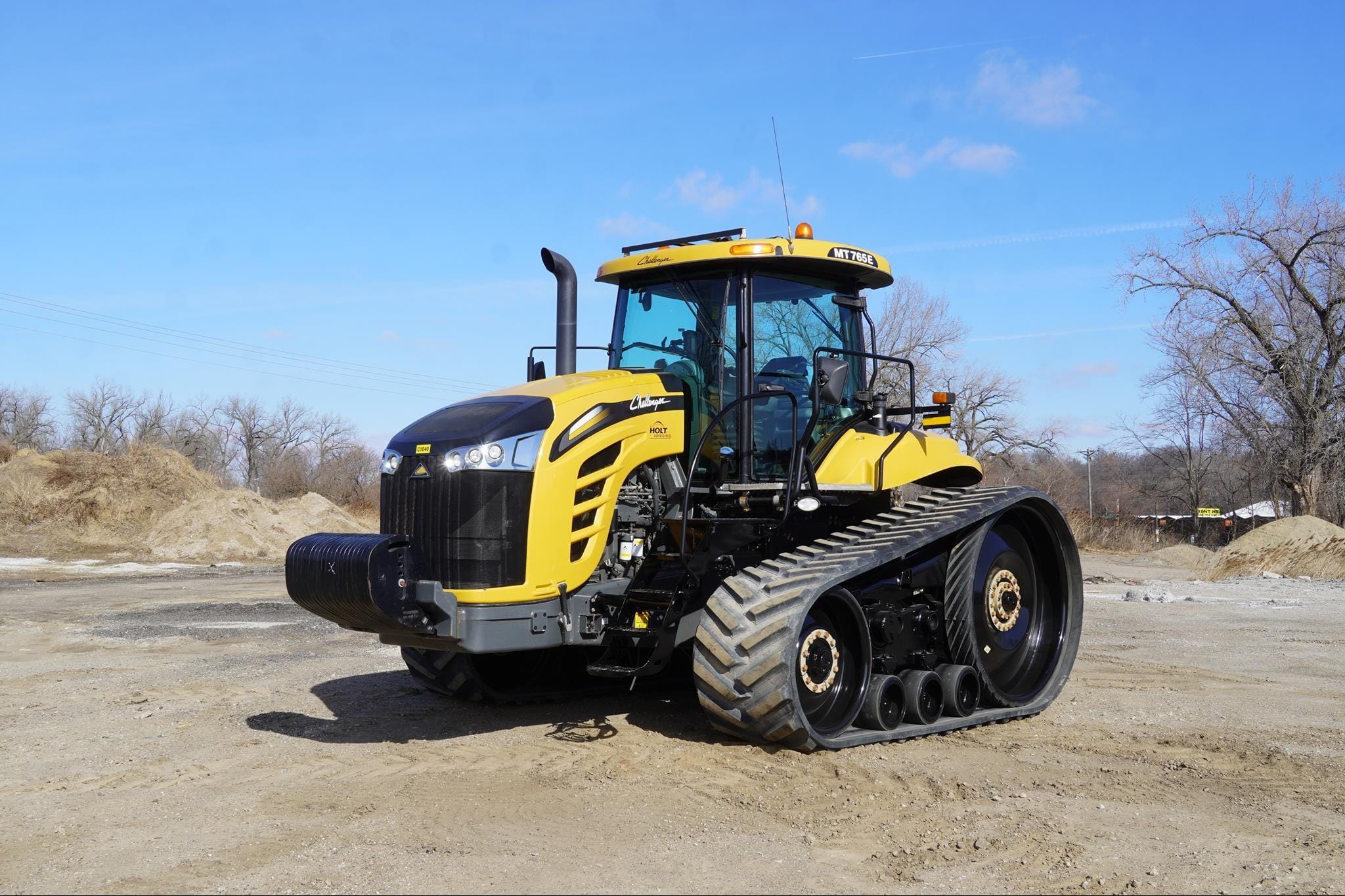 2015 Challenger MT765E Equipment Image0
