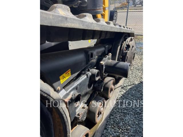 Image of Challenger MT765E equipment image 4