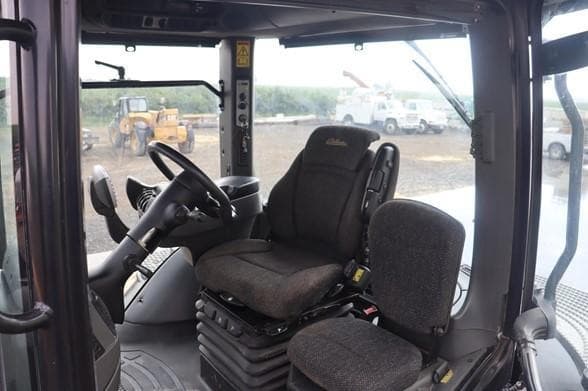 Image of Challenger MT875E equipment image 3