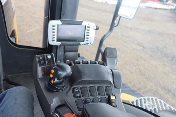 Image of Challenger MT875E equipment image 4