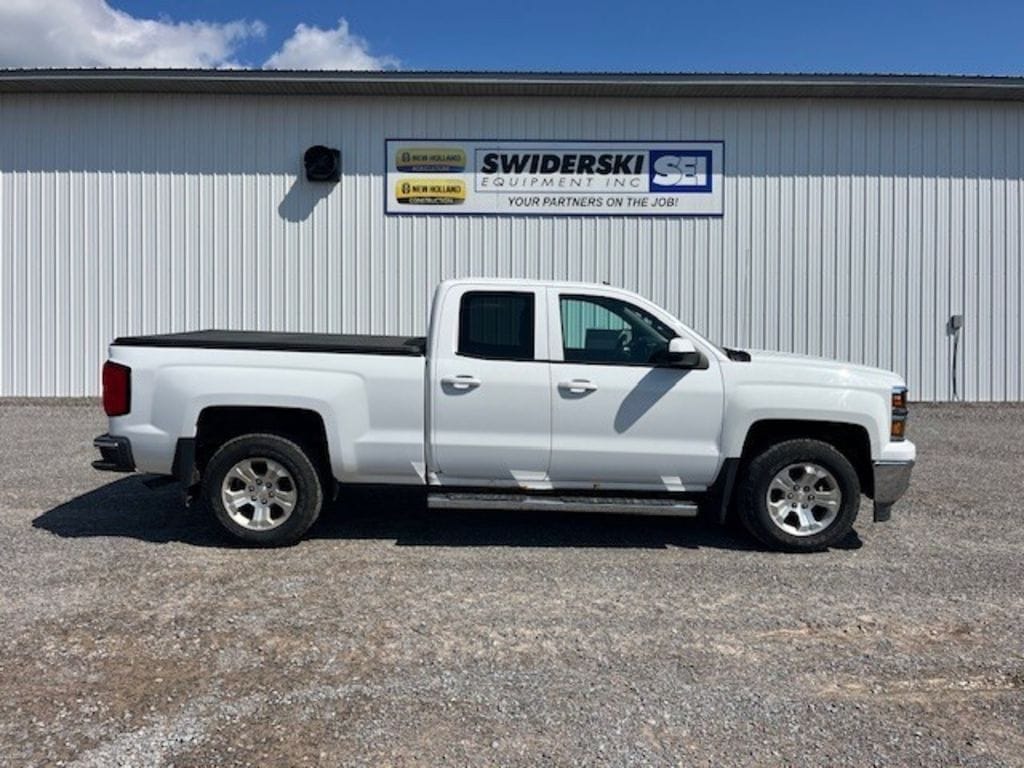 2015 Chevrolet 1500 Equipment Image0