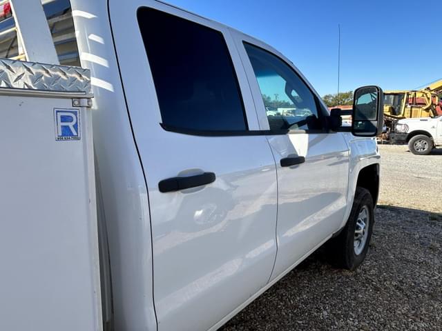 Image of Chevrolet 2500 equipment image 3