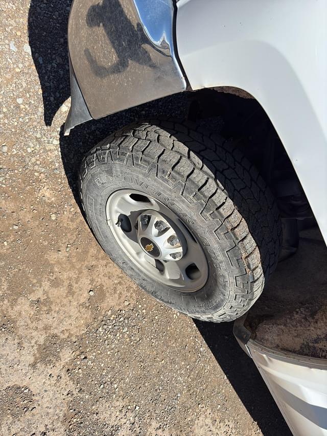 Image of Chevrolet 2500 equipment image 4