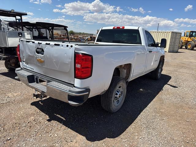 Image of Chevrolet 2500 equipment image 2