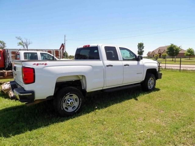 Image of Chevrolet 2500HD equipment image 2