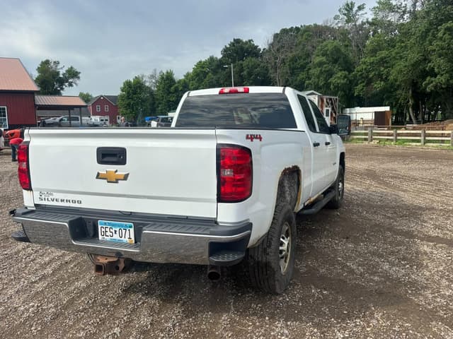 Image of Chevrolet 2500HD equipment image 3