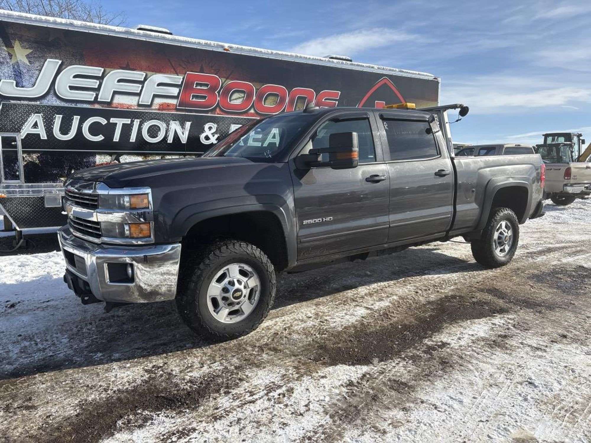 2015 Chevrolet 2500 Equipment Image0