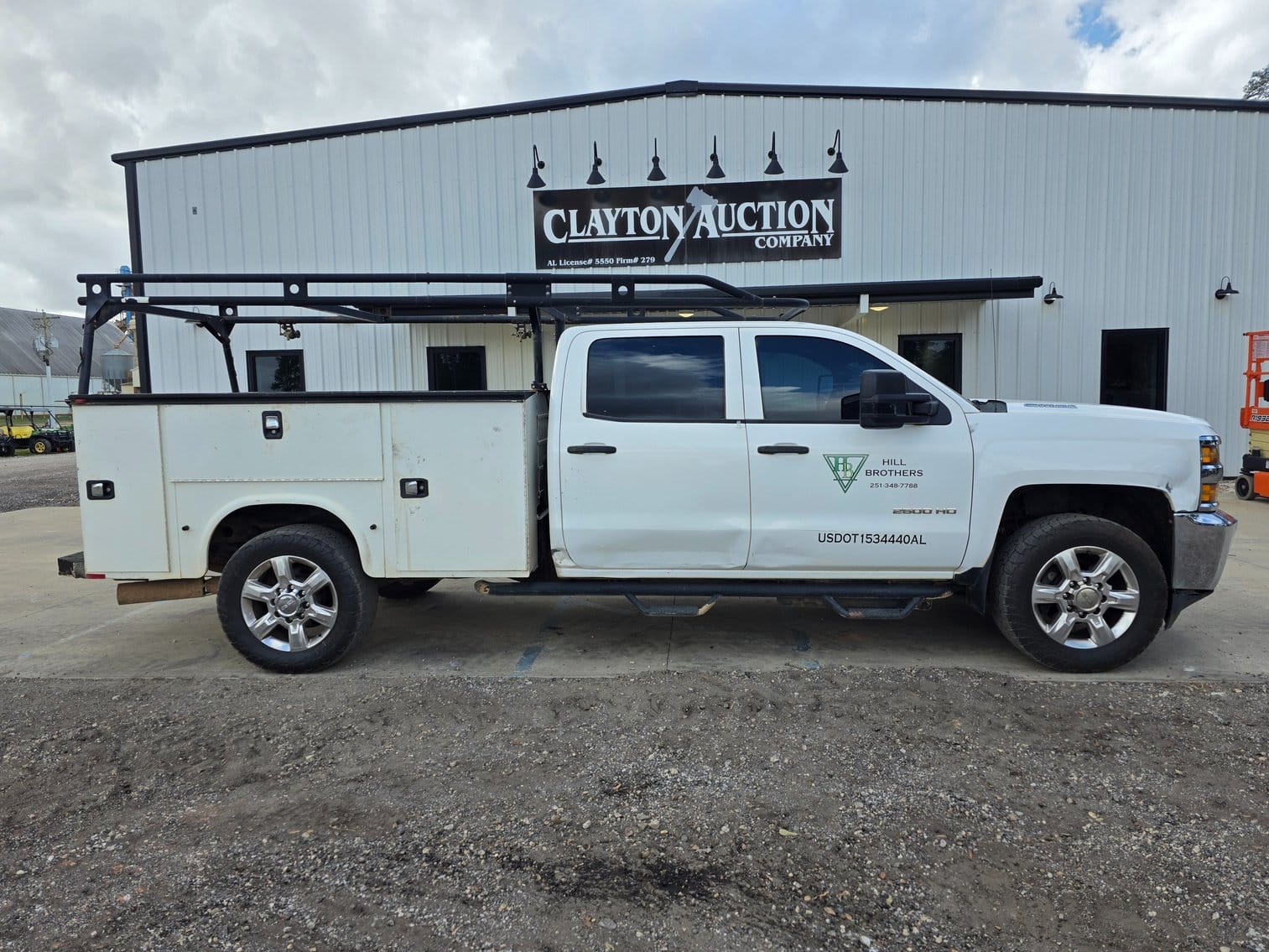 2015 Chevrolet 2500HD Equipment Image0