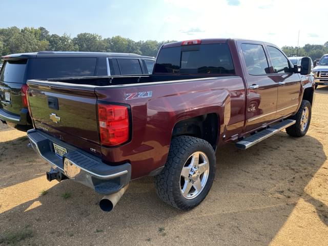 Image of Chevrolet 2500 equipment image 2