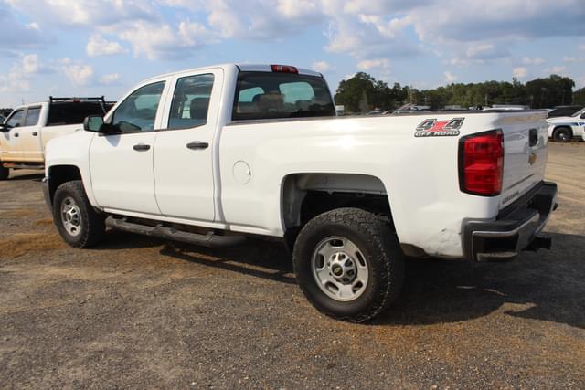 Image of Chevrolet 2500HD equipment image 3