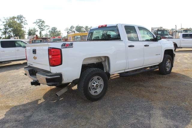 Image of Chevrolet 2500HD equipment image 2
