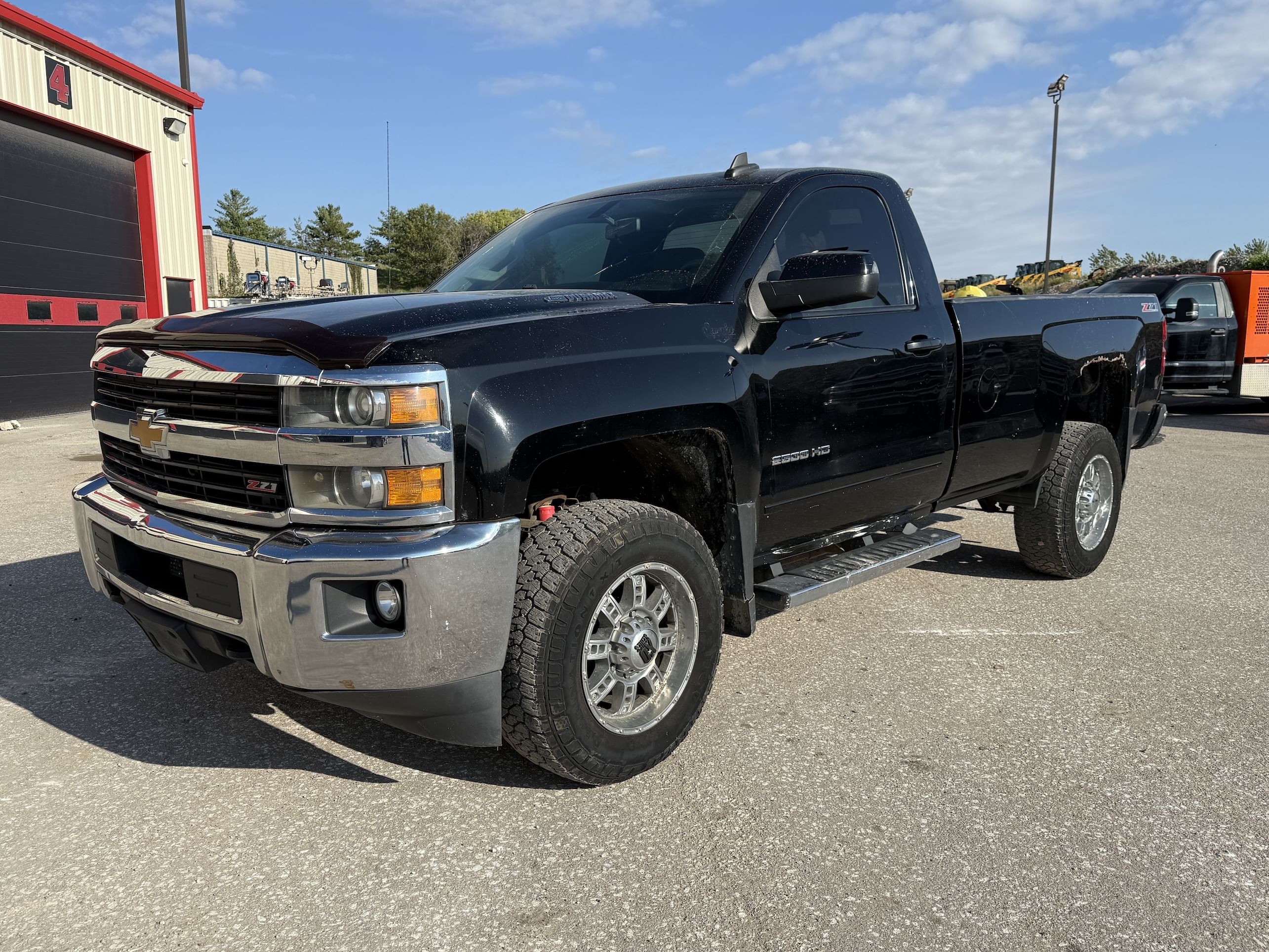 2015 Chevrolet 2500HD Equipment Image0