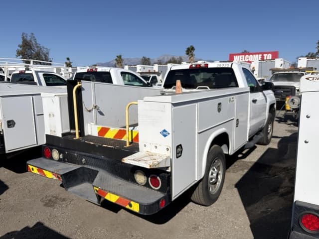 Image of Chevrolet 2500 equipment image 2