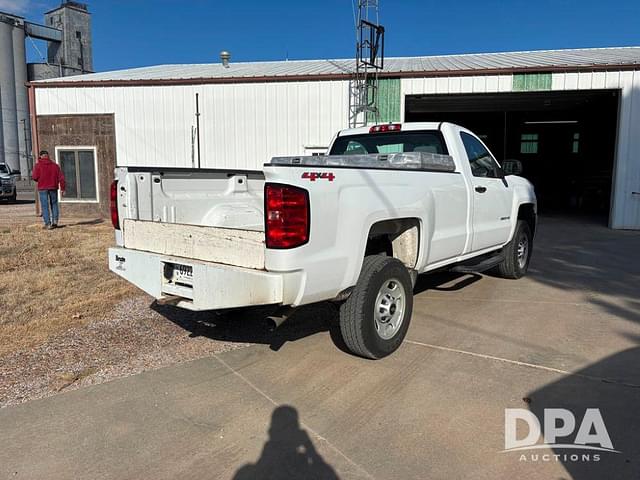 Image of Chevrolet 2500HD equipment image 4