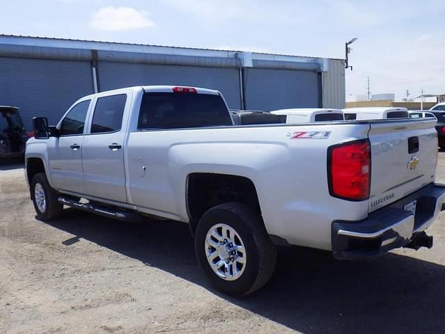 Image of Chevrolet 2500HD equipment image 3